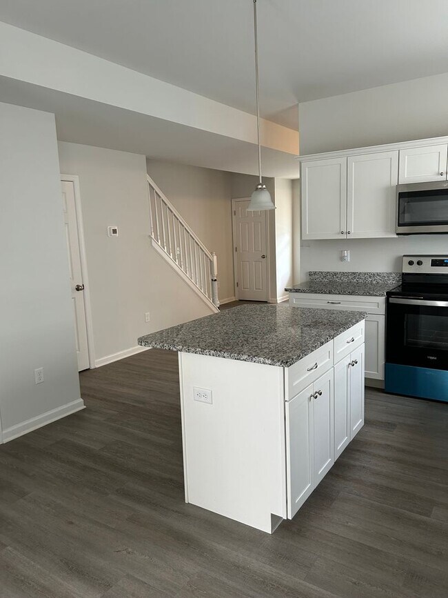 Photo - Like new 3 bedroom 2.5 bath townhouse