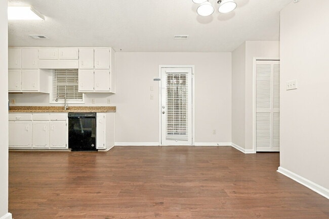 470 Rosehill Dr