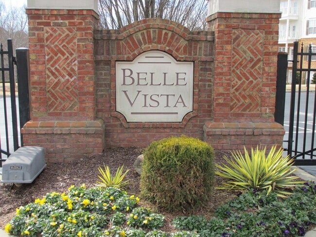 Charming 2 Bed + Office Condo in the Heart... - Charming 2 Bed + Office Condo in the Heart...