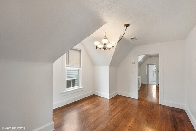 Photo - 1747 W Newport Ave Unit 3