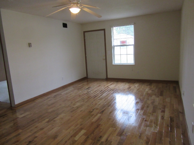 Photo - 4237 Auburn Rd