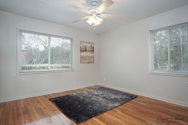 Photo - Spacious 2 bedroom 1 bath **$300 OFF 1ST MONTH Unidad 3804C-Madison Park Apartments