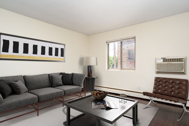 Photo - 2009 Bryant Ave S