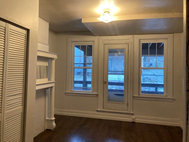 Lots of windows - 406 Grace St Unit 2nd Floor