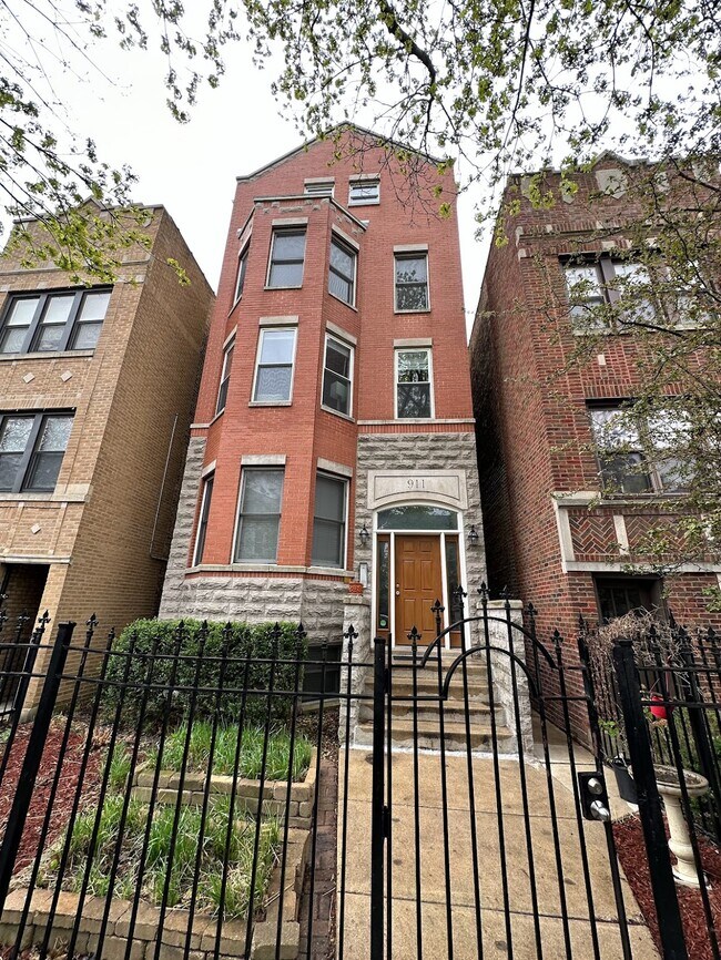 Photo - 911 W Wrightwood Ave Condo Unit 2
