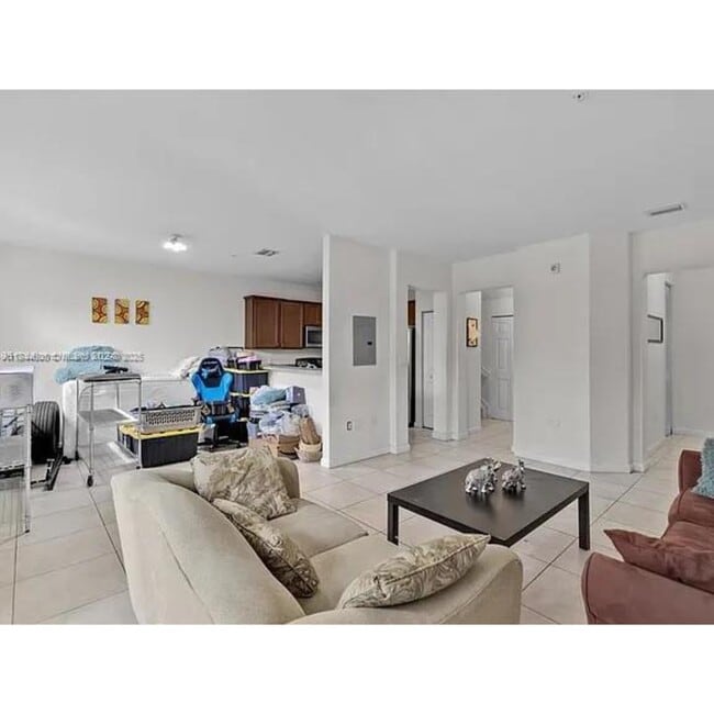 Building Photo - 10620 NW 88th St Rental