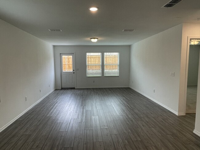 Photo - 825 Breakwater Dr