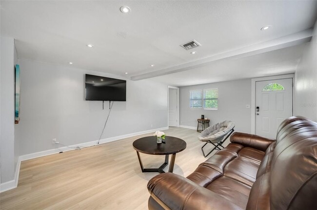 Photo - 1601 Palm Way