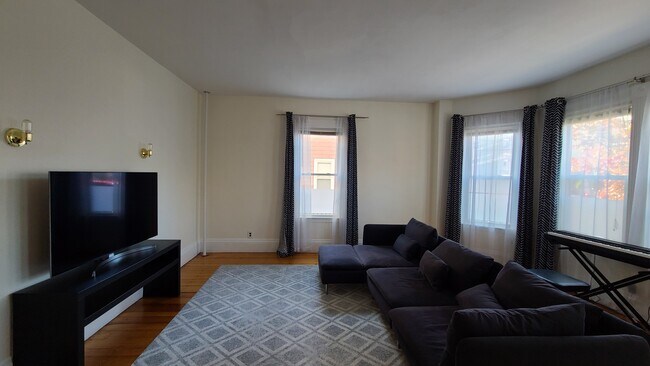 Photo - 49 Temple St