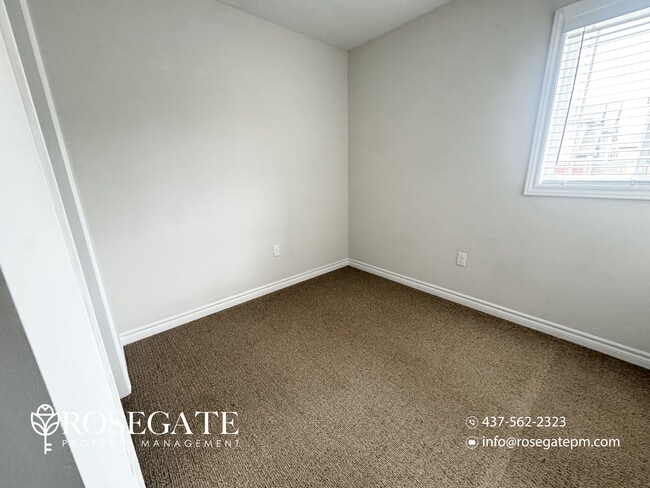 Photo - Pet-Friendly 2-Bedroom Apartment with Garage & Driveway Parking – Hamilton Unité 112