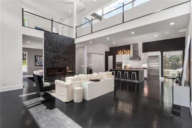 Photo - 1756 N Akin Dr NE