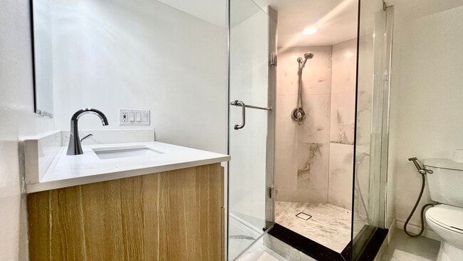 Photo - 2 Lytton Blvd Unité Bloor