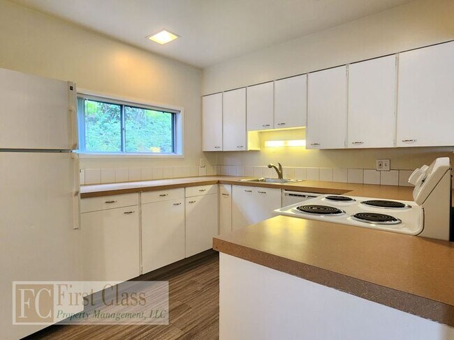 Photo - 8500 SW Canyon Dr Unit 4
