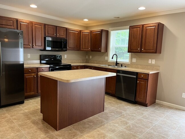 Building Photo - Beautiful 3-Bedroom Home in Penn Manor Sch...