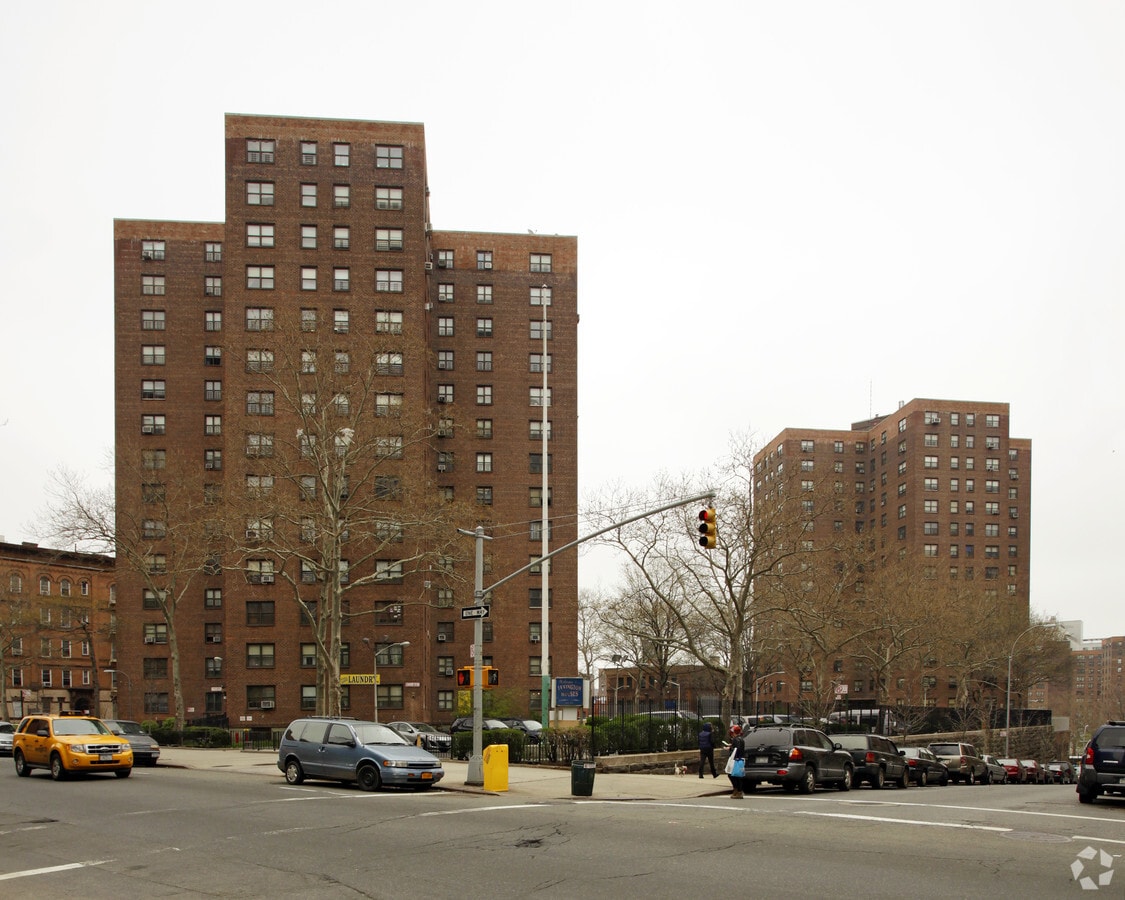 Photo - 110 E 99th St
