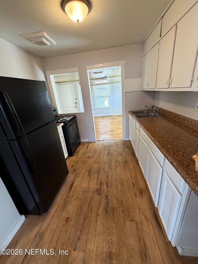 Photo - 837 St Clair St