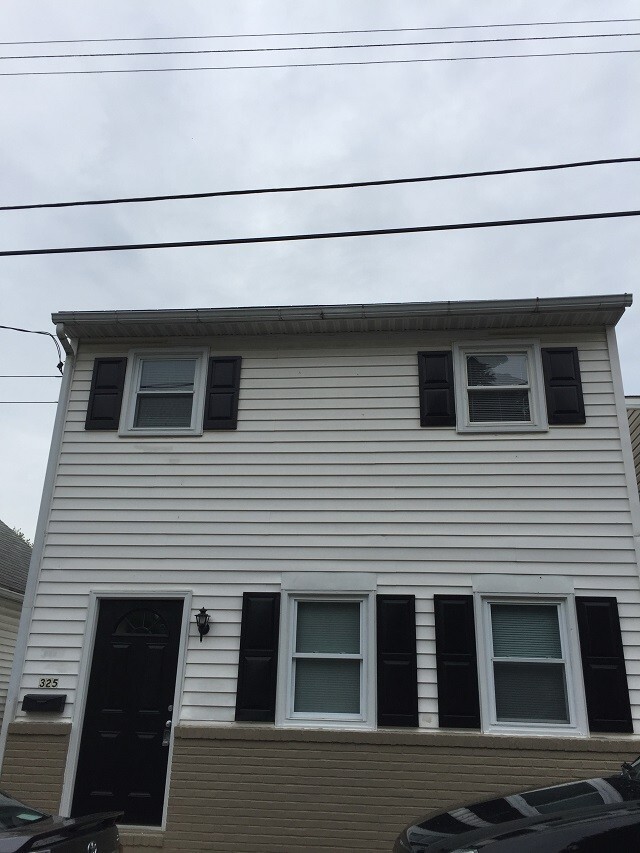 Building Photo - Single Family House located on Liberty Str...