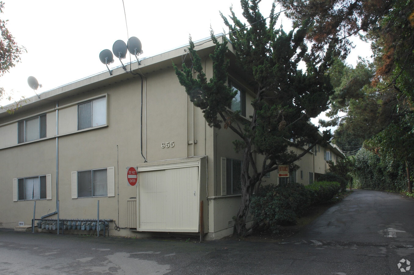 Pinecrest Apartments - Pinecrest Apartments