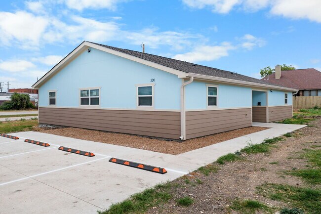 201 S Commerce St
