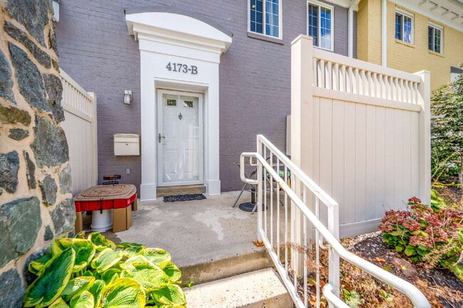 Photo - Charming Townhome with Unbeatable Amenities Unit B