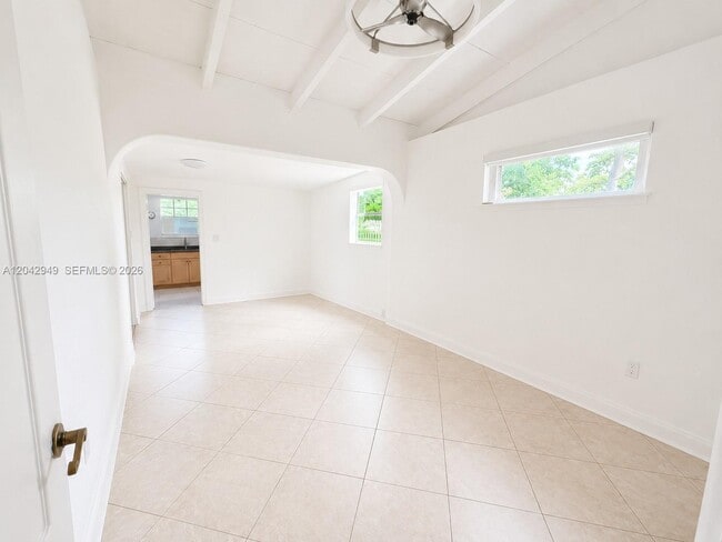 Photo - 401 NW 198th St