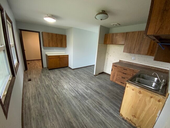 Photo - 1001 E Seminary St