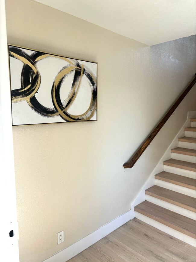 Photo - Redwood City Apartments Unit 5 Unit 5