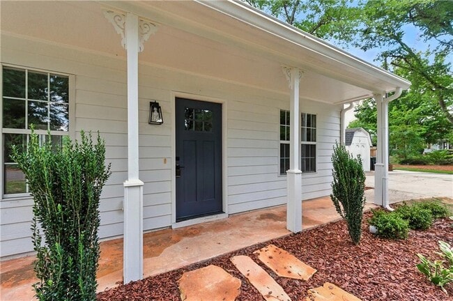 Photo - 180 Summit Ave SE