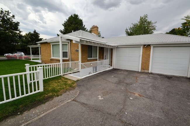 Building Photo - 1761 Edward Ave Unit 3008 Kenwood St