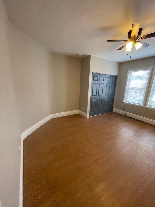 Photo - 405 McKee Pl Unidad #409