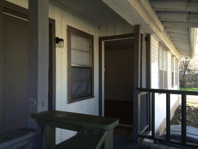Building Photo - 5512 Evans Ave