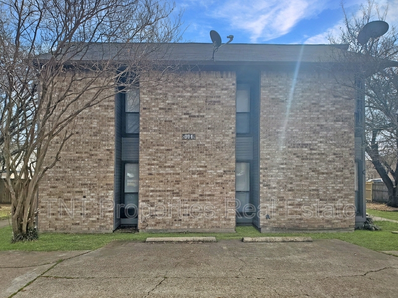 Photo - 304 Manuel Drive