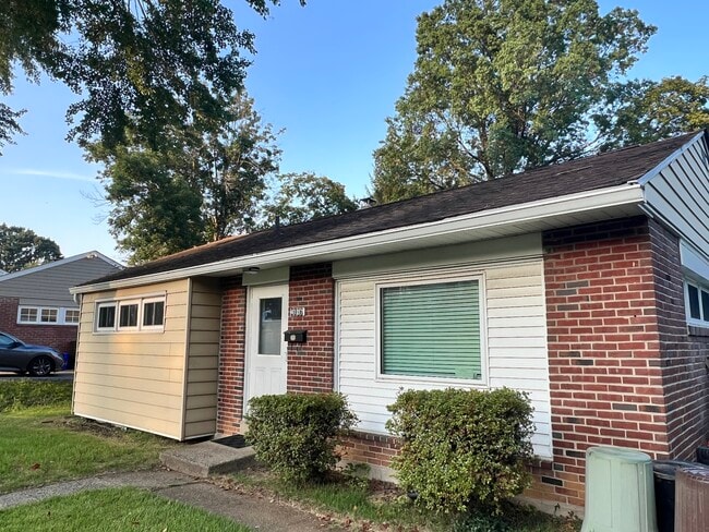 Building Photo - 4107 E Chester Dr Rental