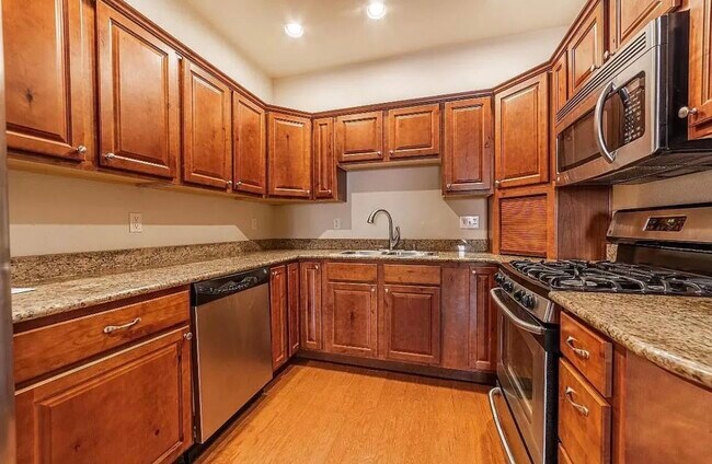 Photo - 502 Silverleaf Dr