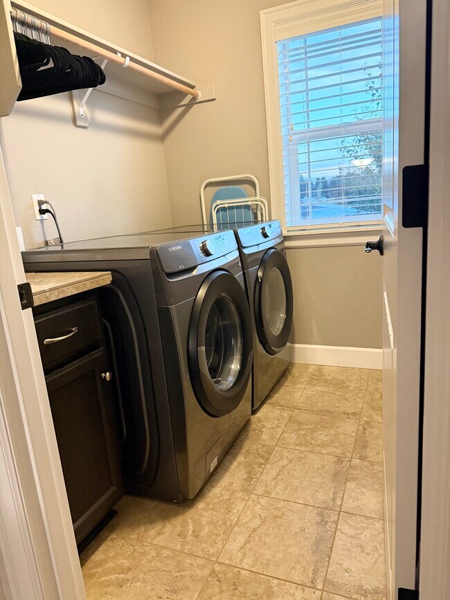 Photo - 18857 Tanoak Way