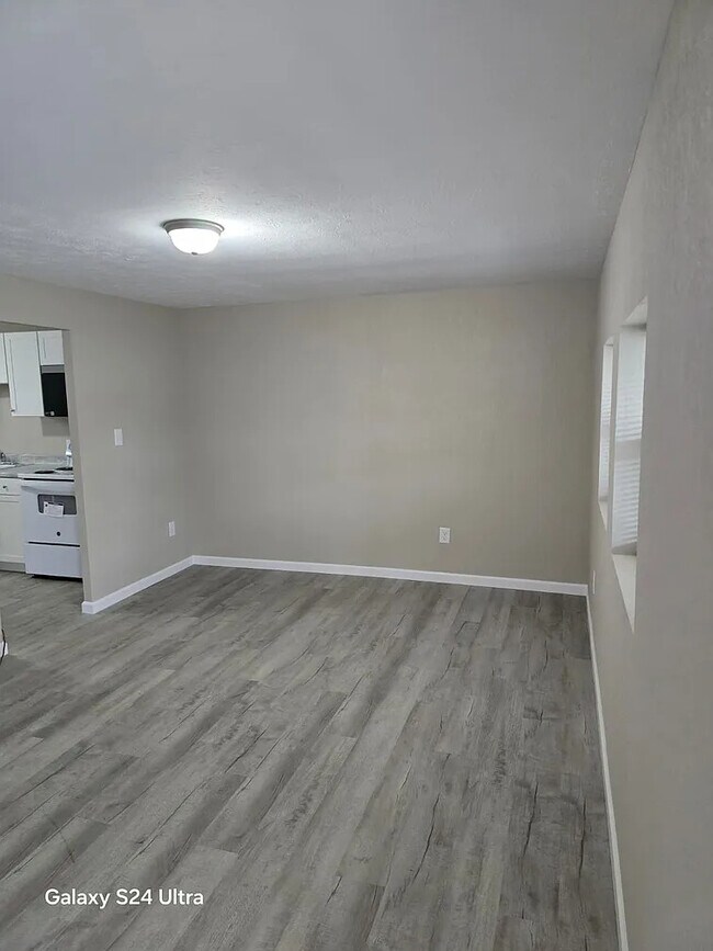 Photo - 126 Tacoma Rd