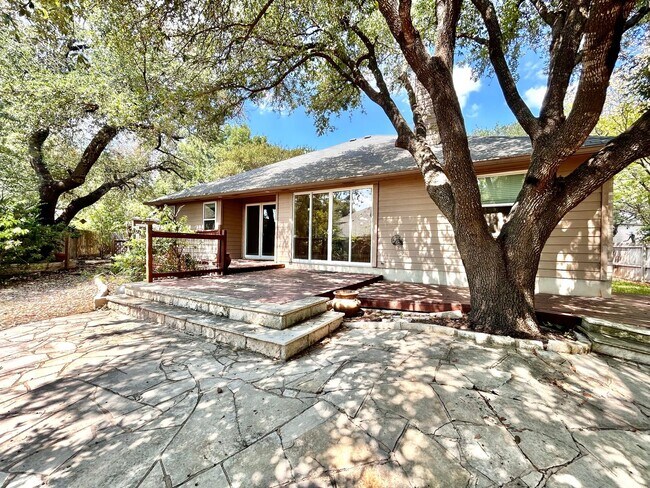 Photo - 4 Bed / 2 Bath Spacious One-Level Home wit...