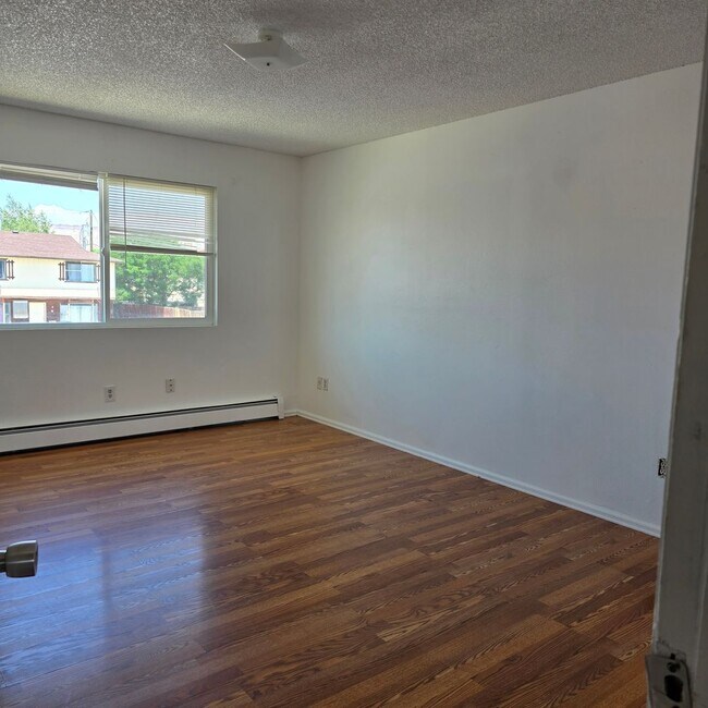 3247 1/2 Main St.