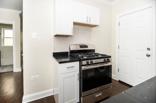 Photo - 3815 N Greenview Ave