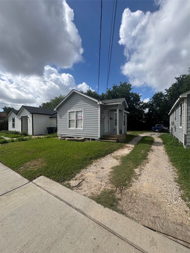 Photo - 7910 Ford St