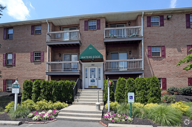 Building Photo - Waters Edge Apartments