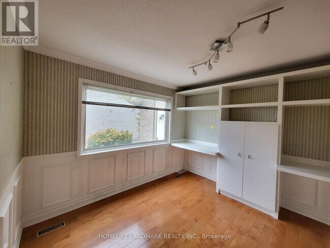 Photo - 107 Bolland Crescent