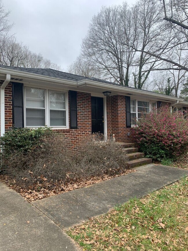 Building Photo - Quiet 2BR Retreat Minutes from Downtown Athens