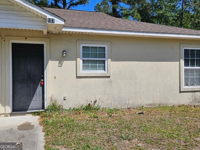 Building Photo - 107 Lively Oaks Dr