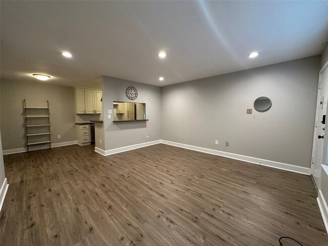 Building Photo - 2250 Bering Dr Unit 3 Rental