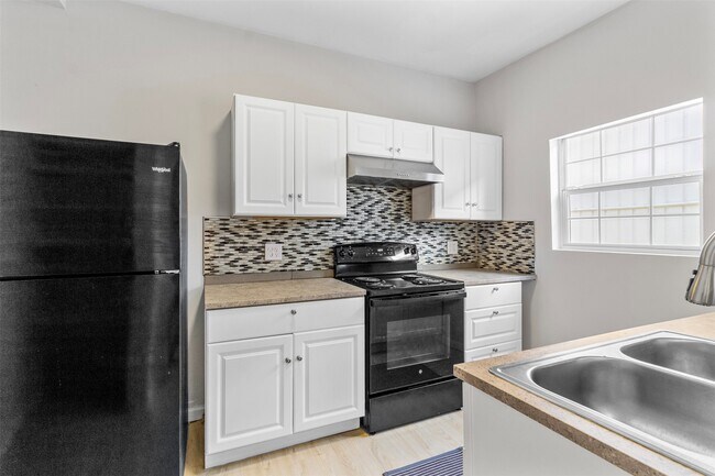 Photo - 405 Medina St