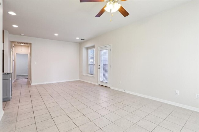 Photo - 174 Friendship Oak Dr