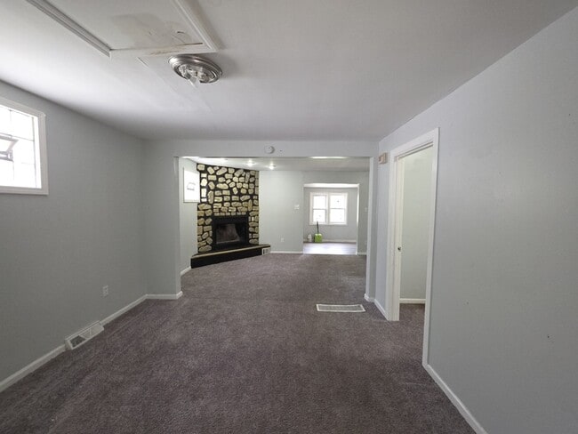 Building Photo - 1815 Willow Ave Rental