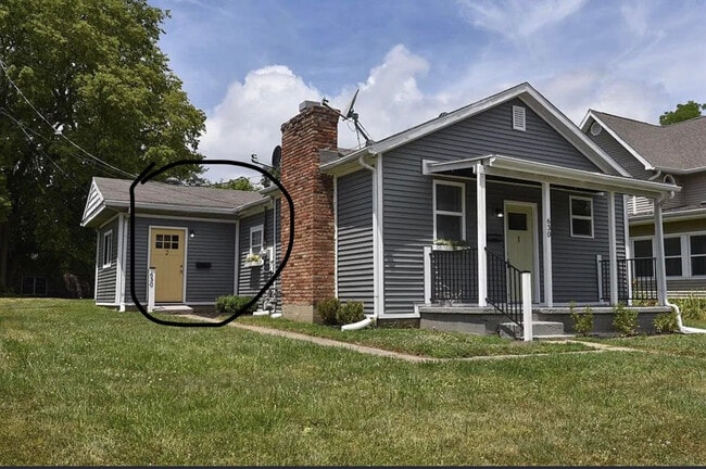 Building Photo - 630 S 15th St Unit 2