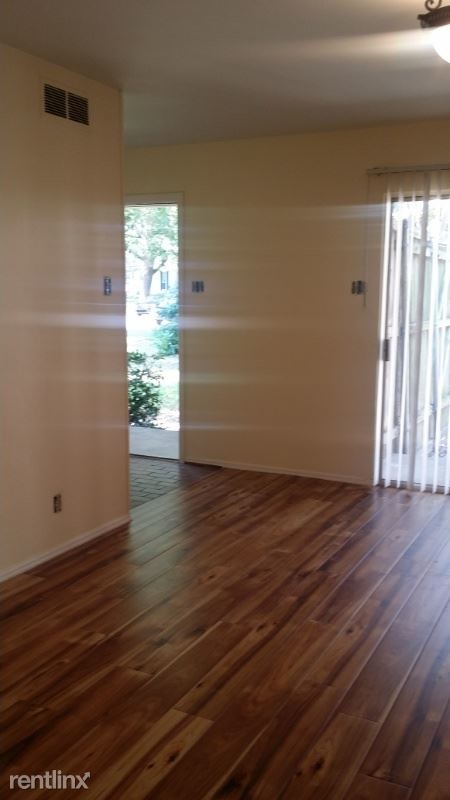Photo - 2 br, 1.5 bath Apartment - 7945 Habersham Ln